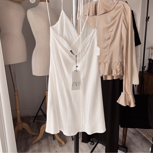 NWT CREAM WHITE SILKY BACKLESS DRESS - Picture 8 of 8